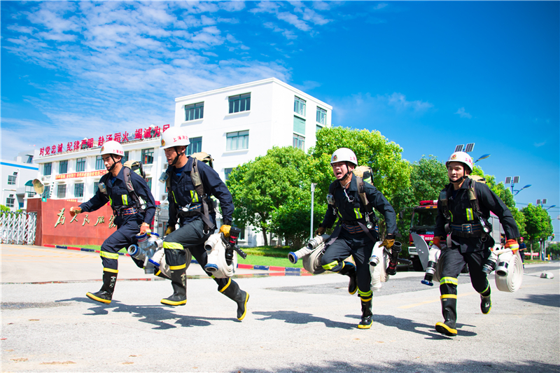 上海金山：消防盛夏練兵忙