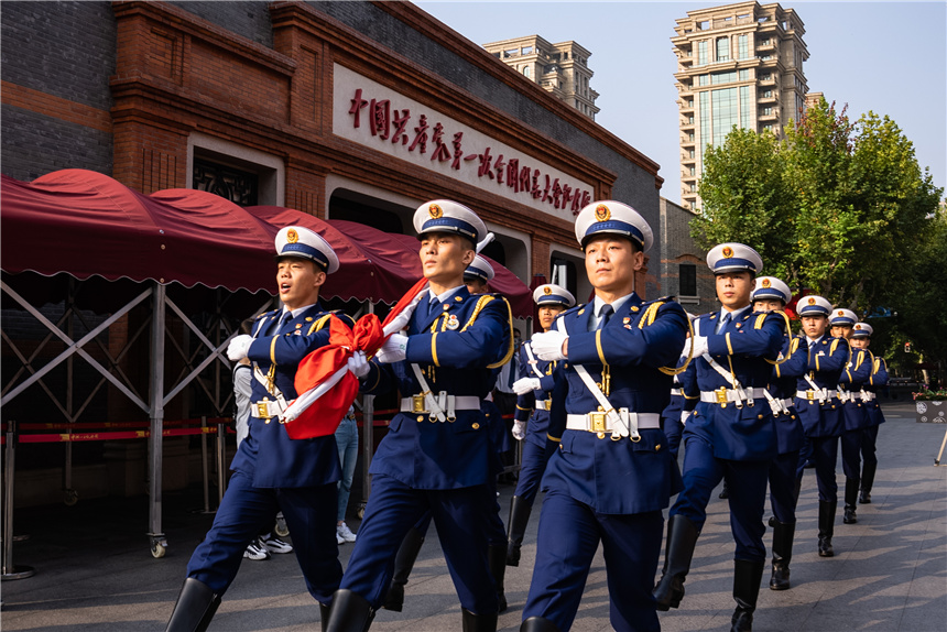 中共一大紀(jì)念館舉行升旗儀式。中共一大紀(jì)念館供圖