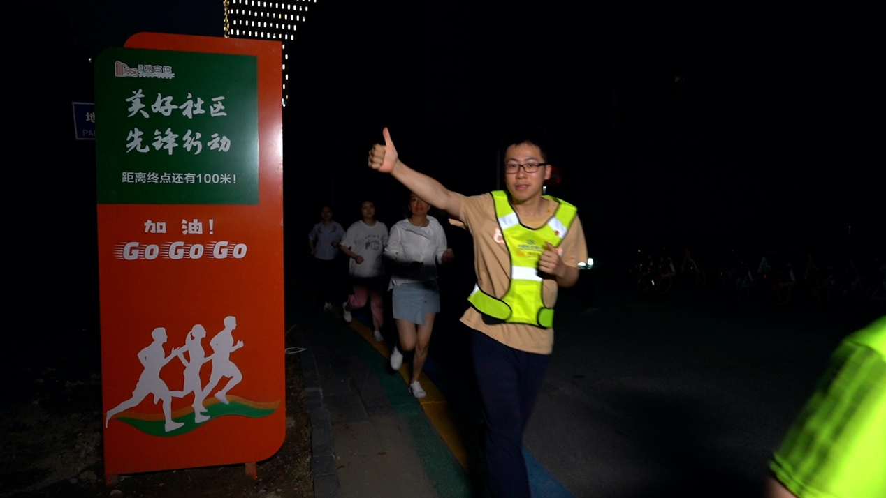 天匯夜跑團。真如鎮(zhèn)街道供圖