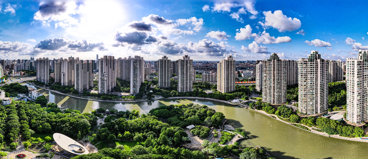 蘇州河夢清園環(huán)保主題公園與中遠兩灣城遙相呼應。普陀區(qū)委宣傳部供圖